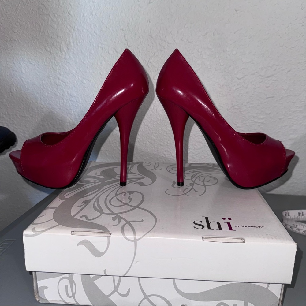 Shi by Journeys Red leopard print inside Peep Toe Heels size 5.5